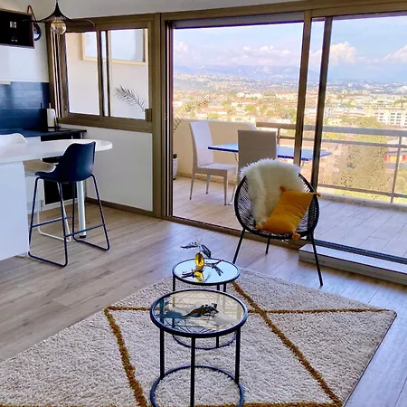 Lovely For 2 - Panoramic View דירה